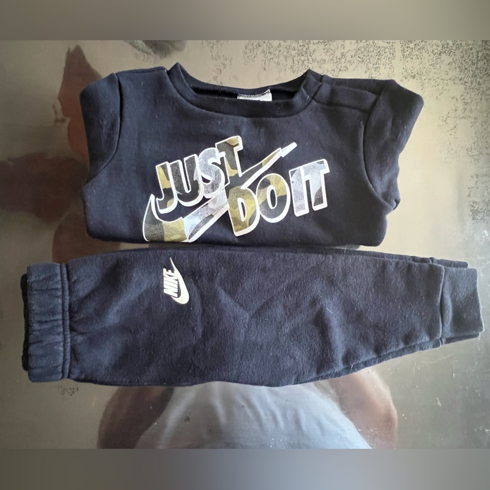 Nike sweater and sweatpant set